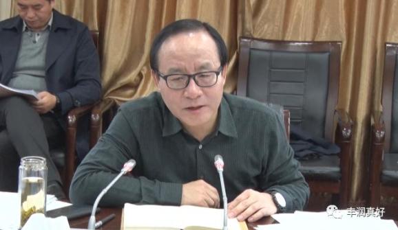 区委书记董立群主持召开主要经济指标调度会议