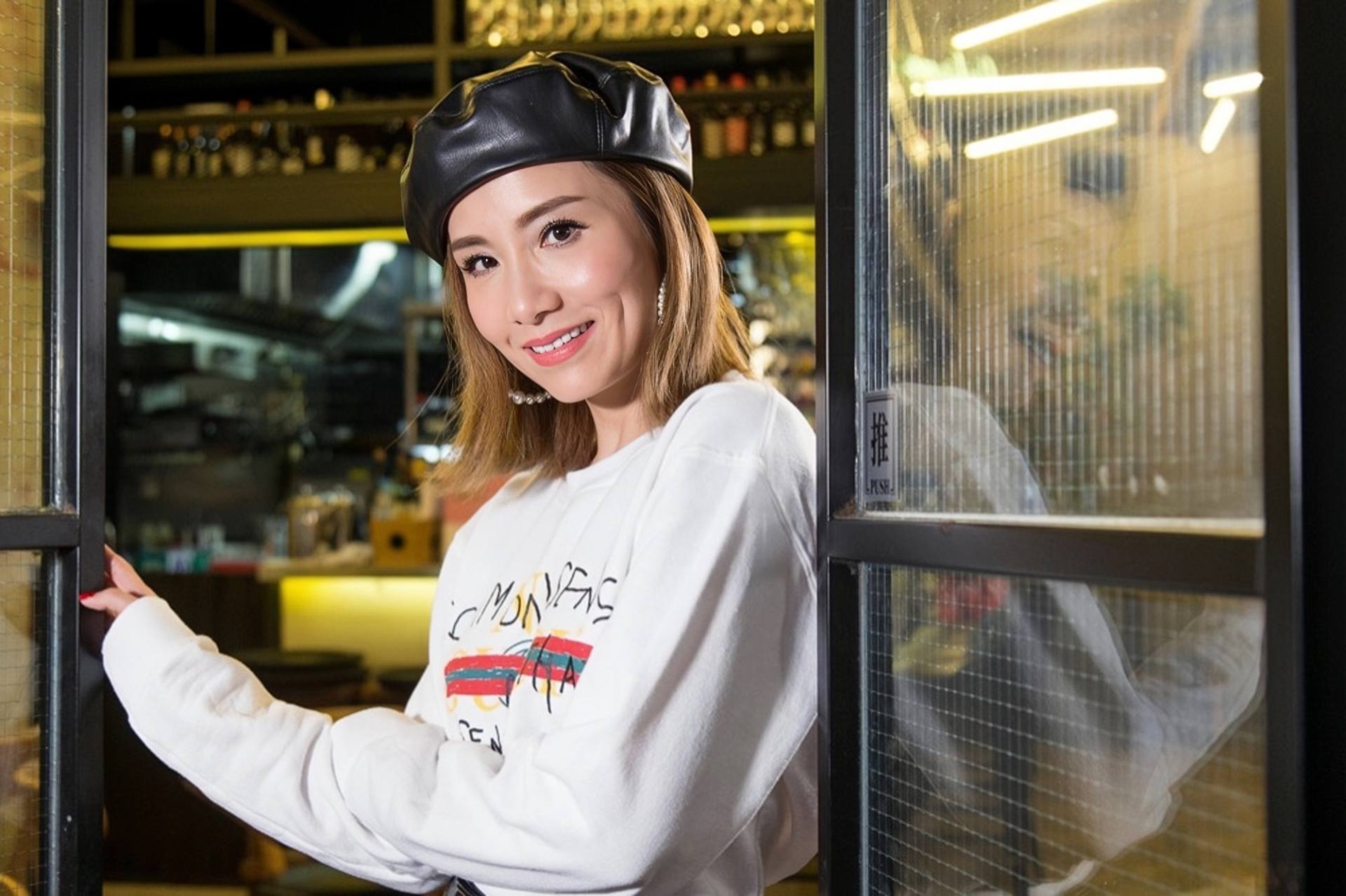 tvb女星胡蓓蔚晒素颜照!皮肤白皙状态佳,与单立文结婚14年