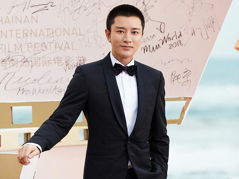 回顾贾乃亮聚会后带美女回家疑似恋情曝光和李小璐复婚无望