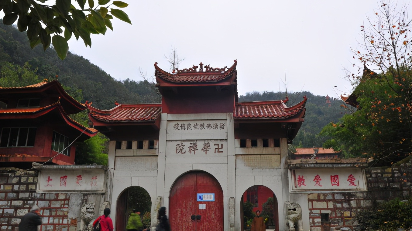 高峰万华禅寺,黔中地区佛文化的发源地,建文帝曾在此题字