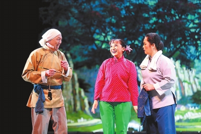 老中青四代演员同台唱响《朝阳沟》