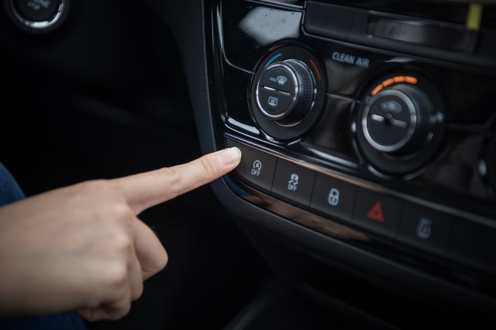 汽车上的自动启停功能,到底是省油还是毁车?该不该关掉?