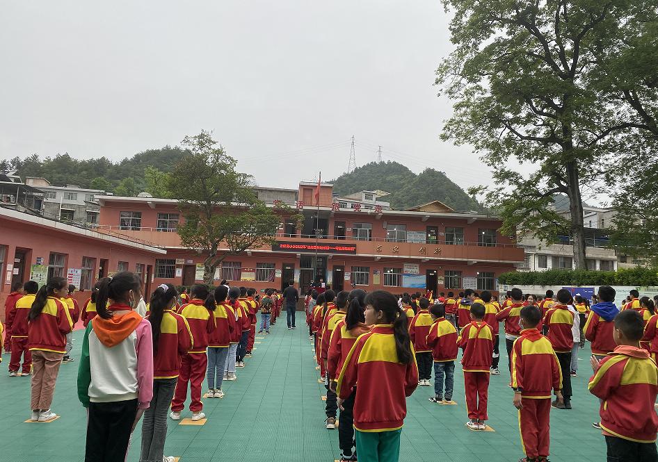 乌当区司法局东风司法所到云锦庄小学开展法治宣传活动暨法治副校长