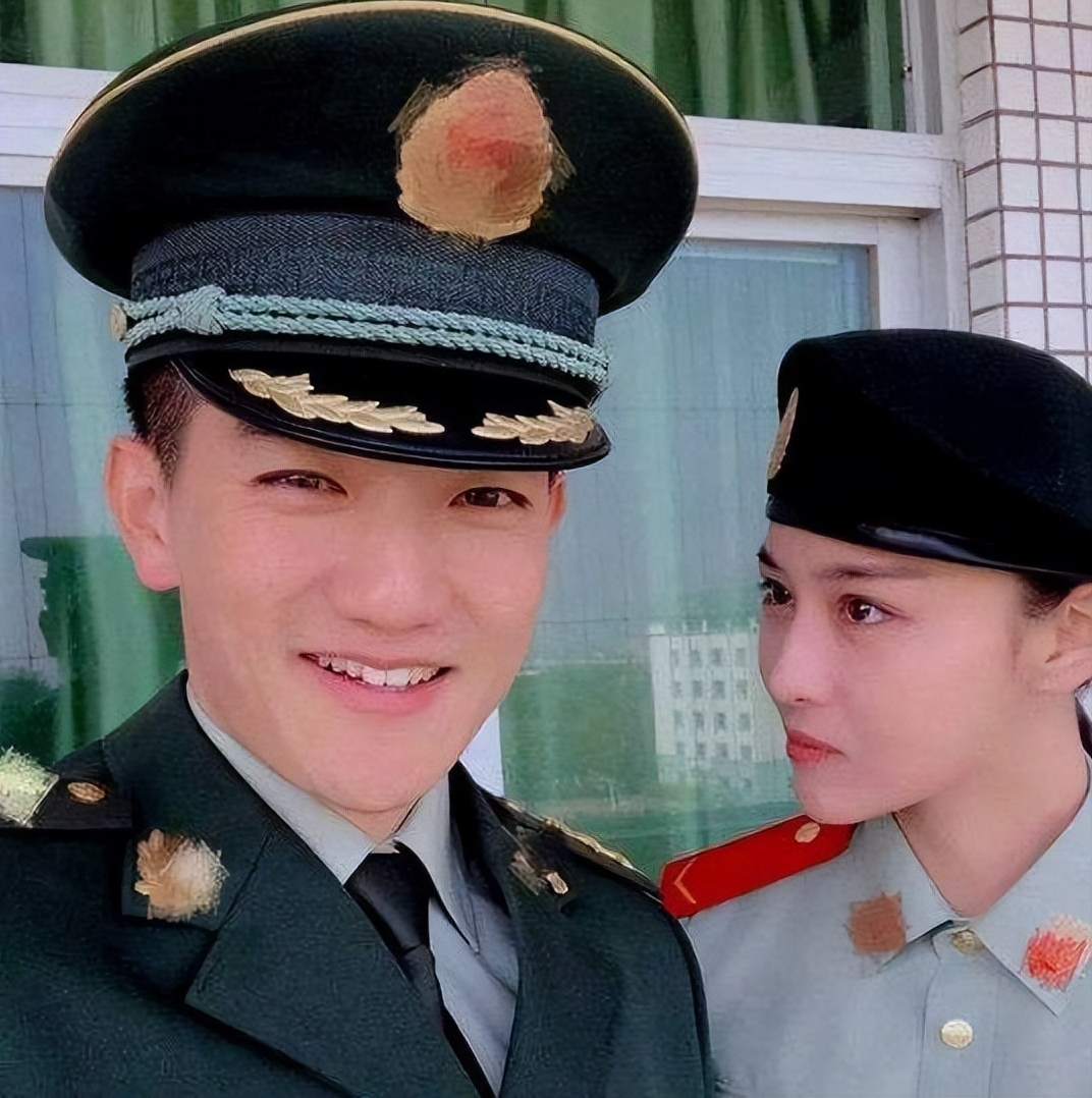 嫁入军人世家被宠溺,张馨予浪姐失败后向老公撒娇,何捷温柔安慰