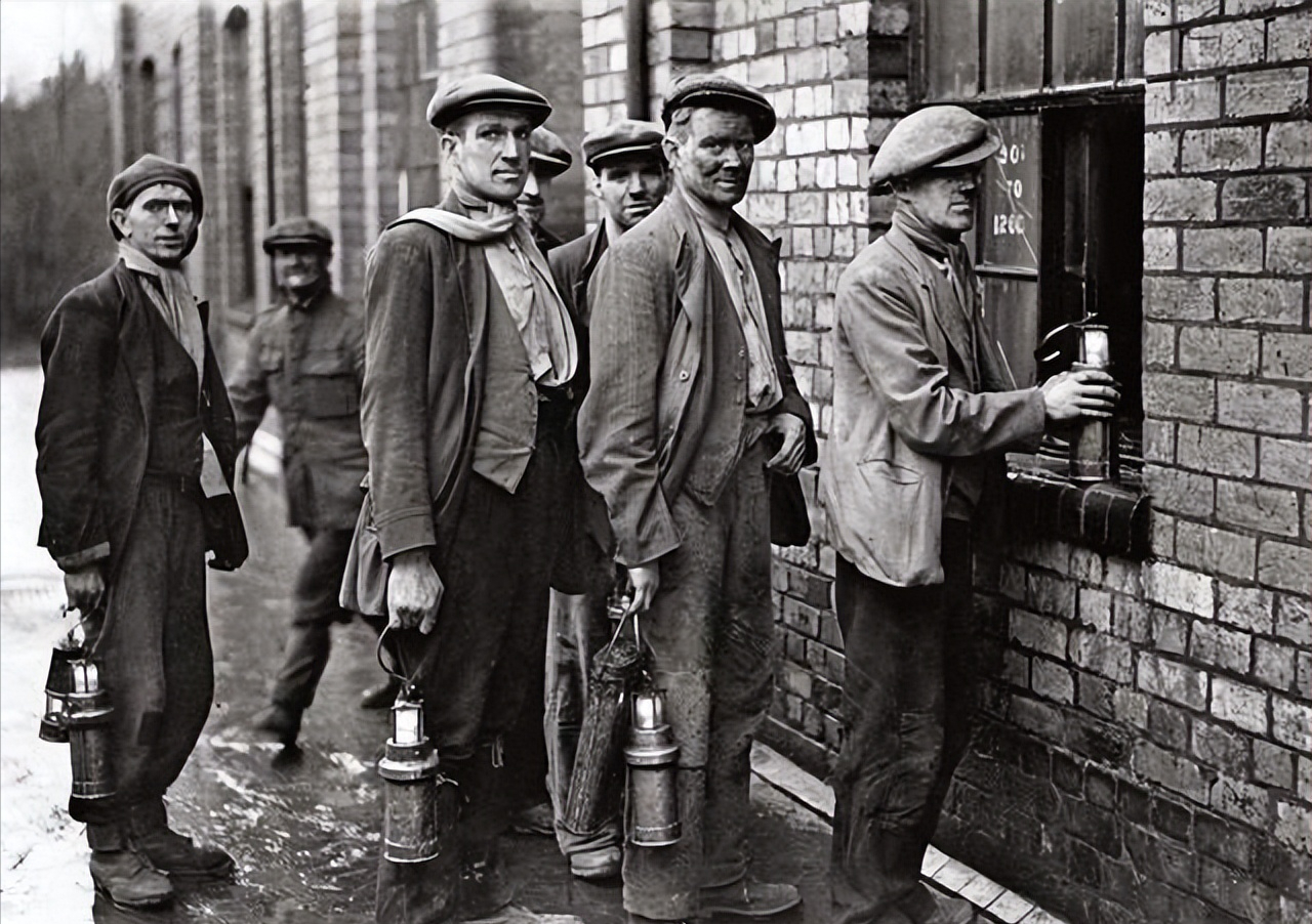 14世纪末到16世纪中叶,英国乡绅阶层是如何崛起的?