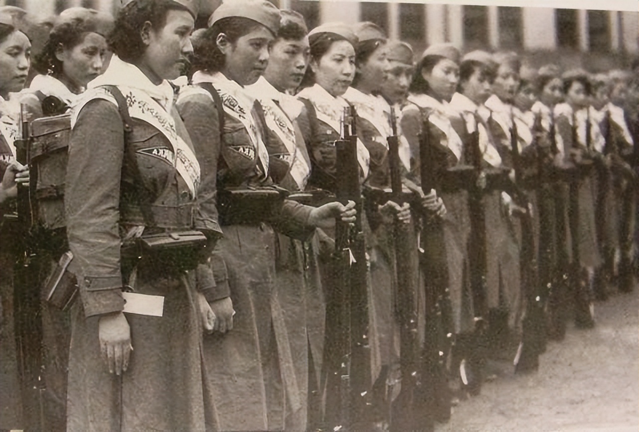 真实的二战日本女兵是什么样子的?很少上战场,多数在后勤