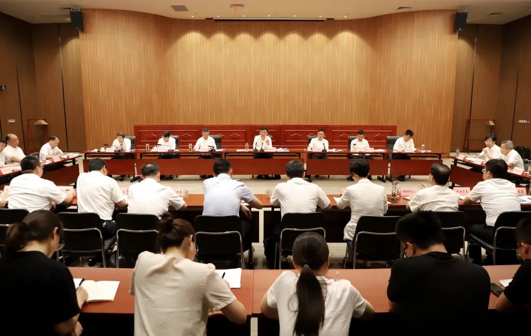 胡明文主持召开全市经济运行调度会