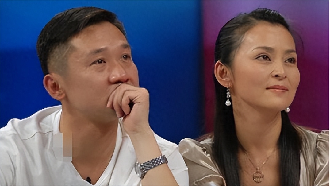 回顾黄志忠抛弃相爱13年的何音52岁依旧单身有柯蓝陪伴不孤单