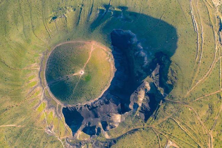游客都穿宇航服来,内蒙古天然"炼丹炉",乌兰哈达火山旅游攻略