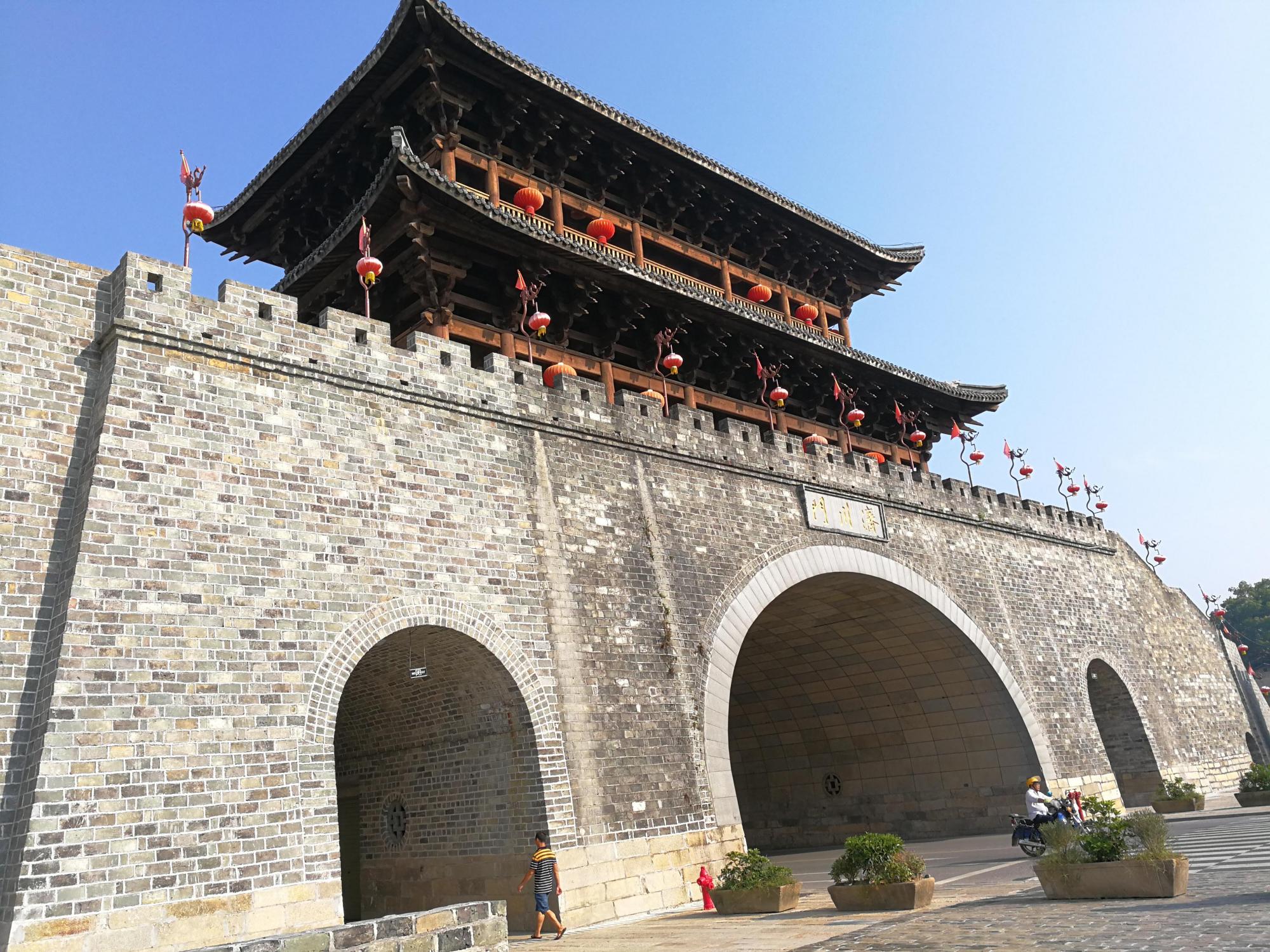 长汀县被誉为"中国最美丽的山城",拥有多个风景优美的旅游景区