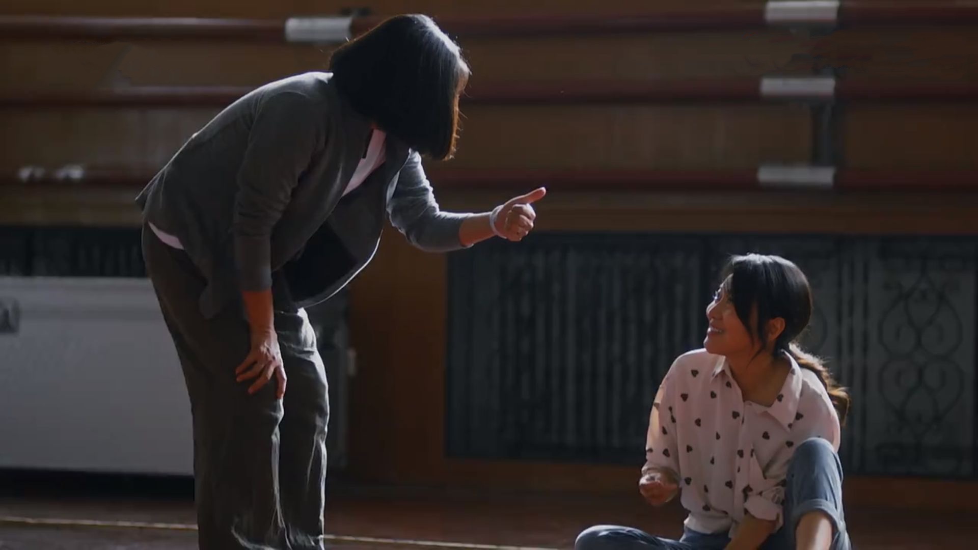 《装台》靳导:"铁骨柔情"的她,有着这三个特质,平凡却伟大