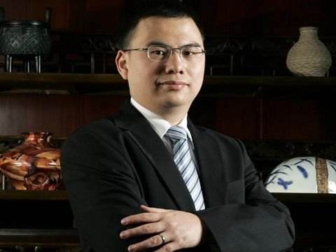 东莞首富张志东,跟着大学同学马化腾创业,赚到千亿后选择隐退