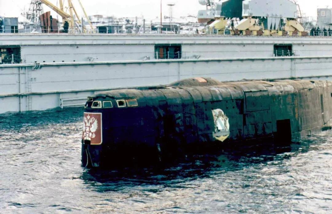 最惨烈核潜艇事故:鱼雷自爆击碎艇壳,上百水兵被活活拍扁
