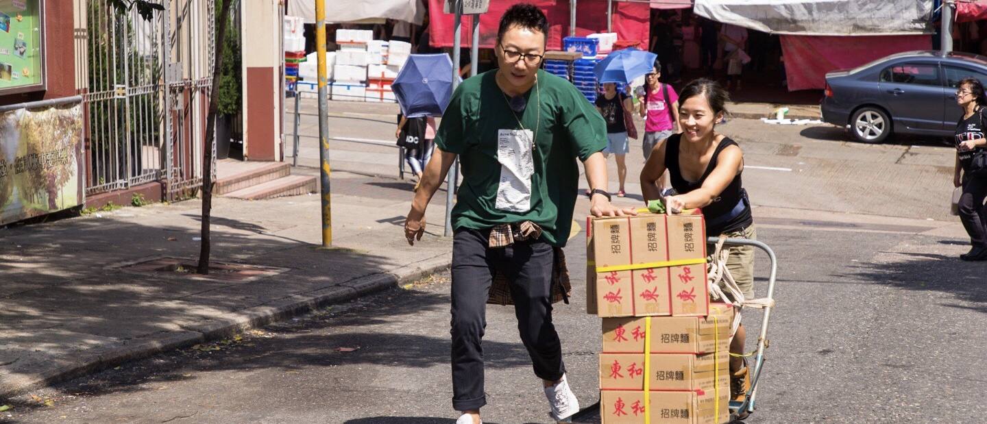 回顾香港美女当搬运工,月薪2万,4年前"爆红的港版罗拉",现在怎样