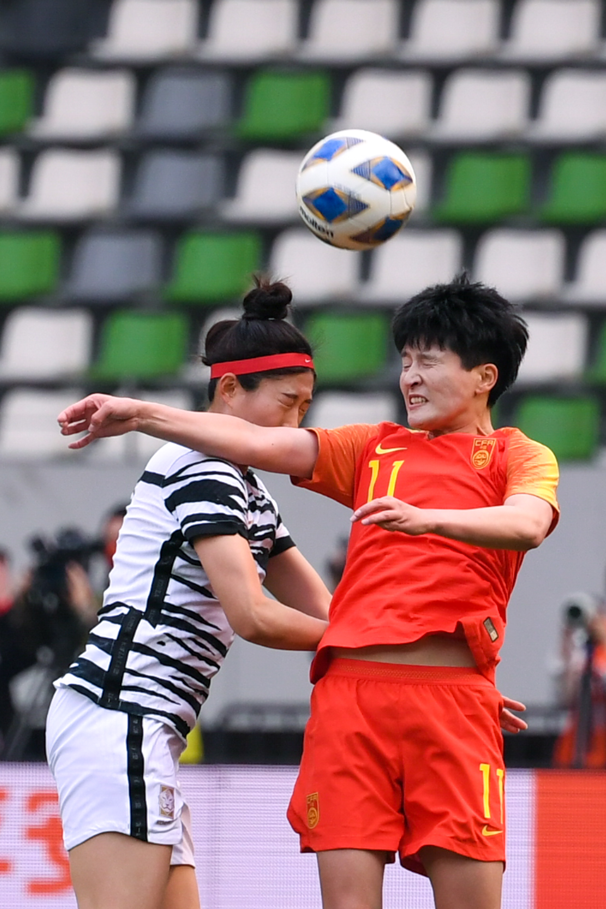 足球——奥运会女足预选赛附加赛次回合:中国队对阵韩国队(3)