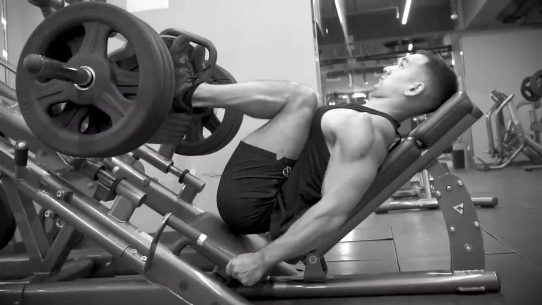 练"腿举"膝盖痛,没效果,看看是不是犯了这8个错误!