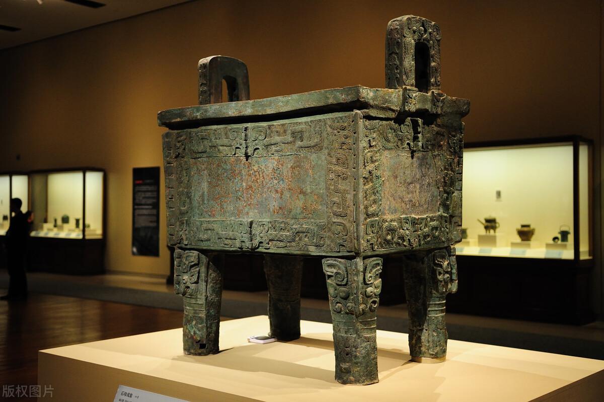 商后母戊鼎是中国古代青铜器中的瑰宝,也是世界上最大的青铜器之一