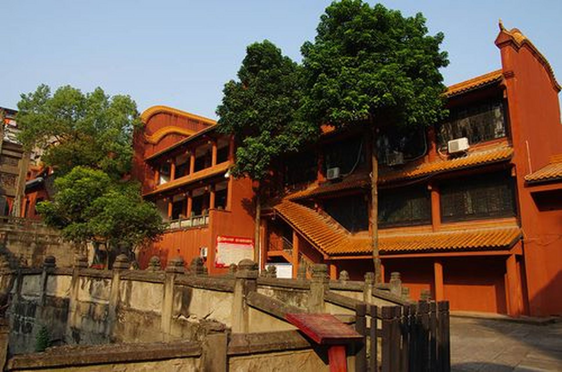 渠县文庙,又称孔庙,位于四川省达州市渠县县城内,是一座历史悠久的