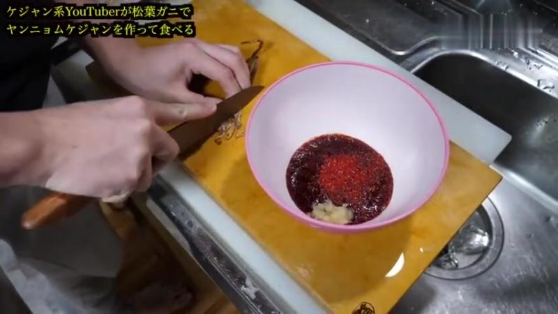 准备烹饪两只海蟹结果发现寄生虫 美食 美食猎奇 好看视频