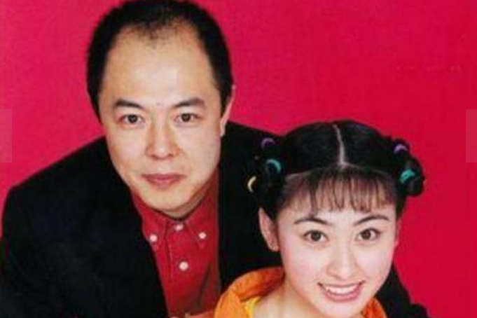 她是吴京唯一"绯闻女友",和张铁林同居多年,今嫁大23岁老戏骨