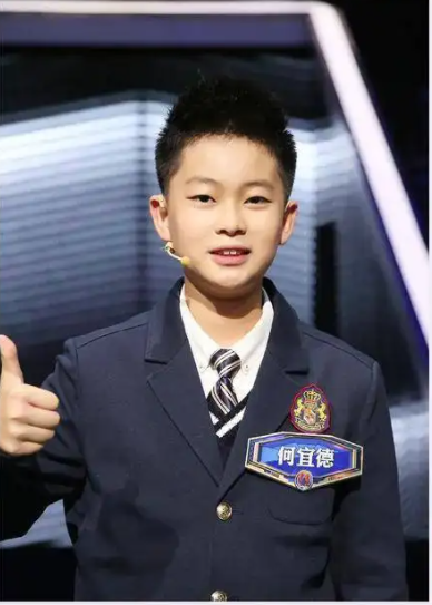 鹰爸何烈胜:让3岁的儿子雪地裸跑,14岁就考上博士,却饱受争议