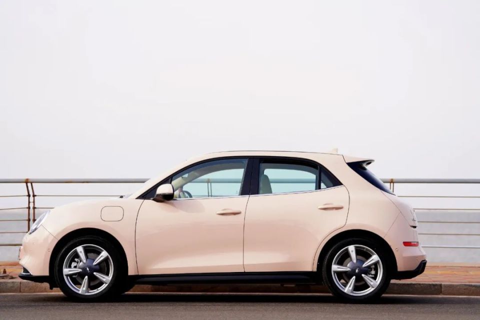 这台不到15万的小车,凭什么适合女司机?