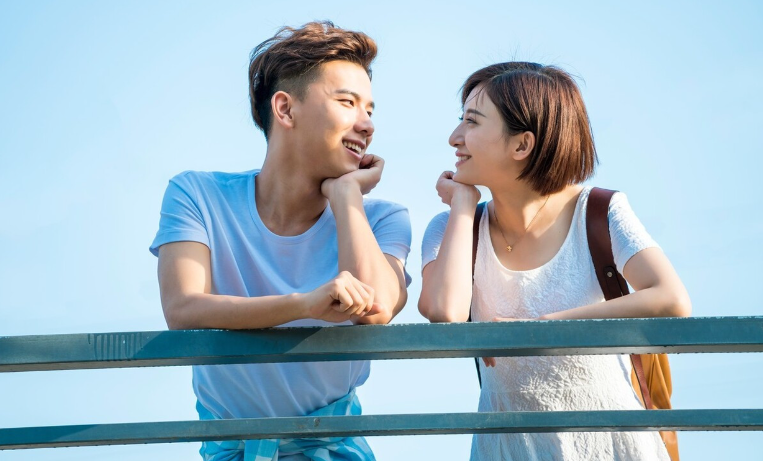 恋爱中的情侣,联系频率到底多久合适?