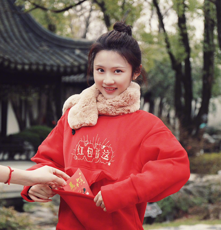 曾给赵丽颖当配角的张慧雯,如今跟冯绍峰合作新剧,素颜海报好美