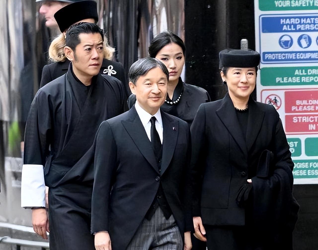 回顾不丹四世国王:17岁继位,娶同胞4姐妹生10个孩子,51岁退位