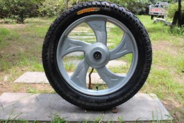 电动车车主注意了:这3类电动车轮胎,再便宜也不能要