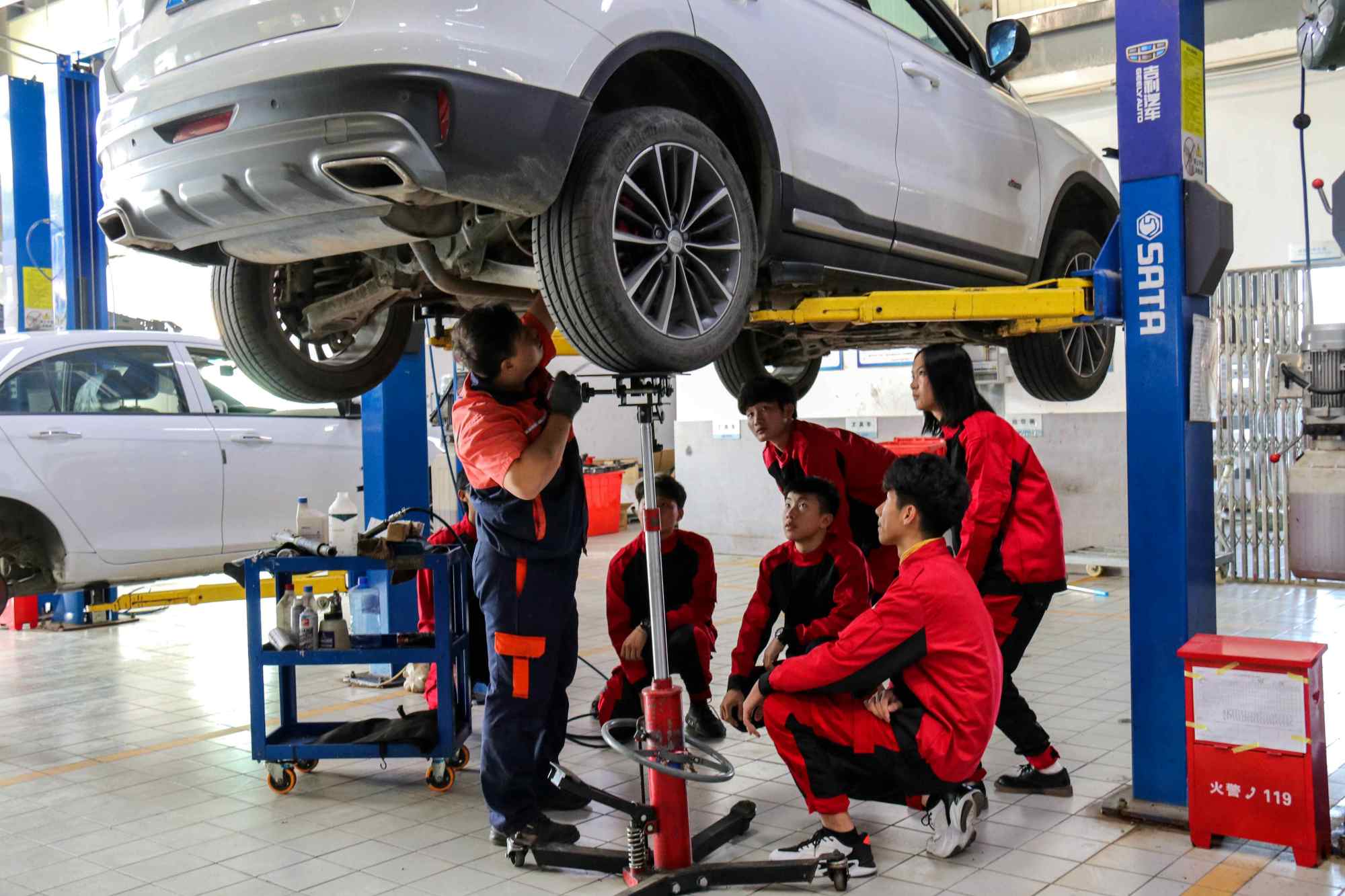 在新能源汽车维修中使用电子诊断技术的优缺点