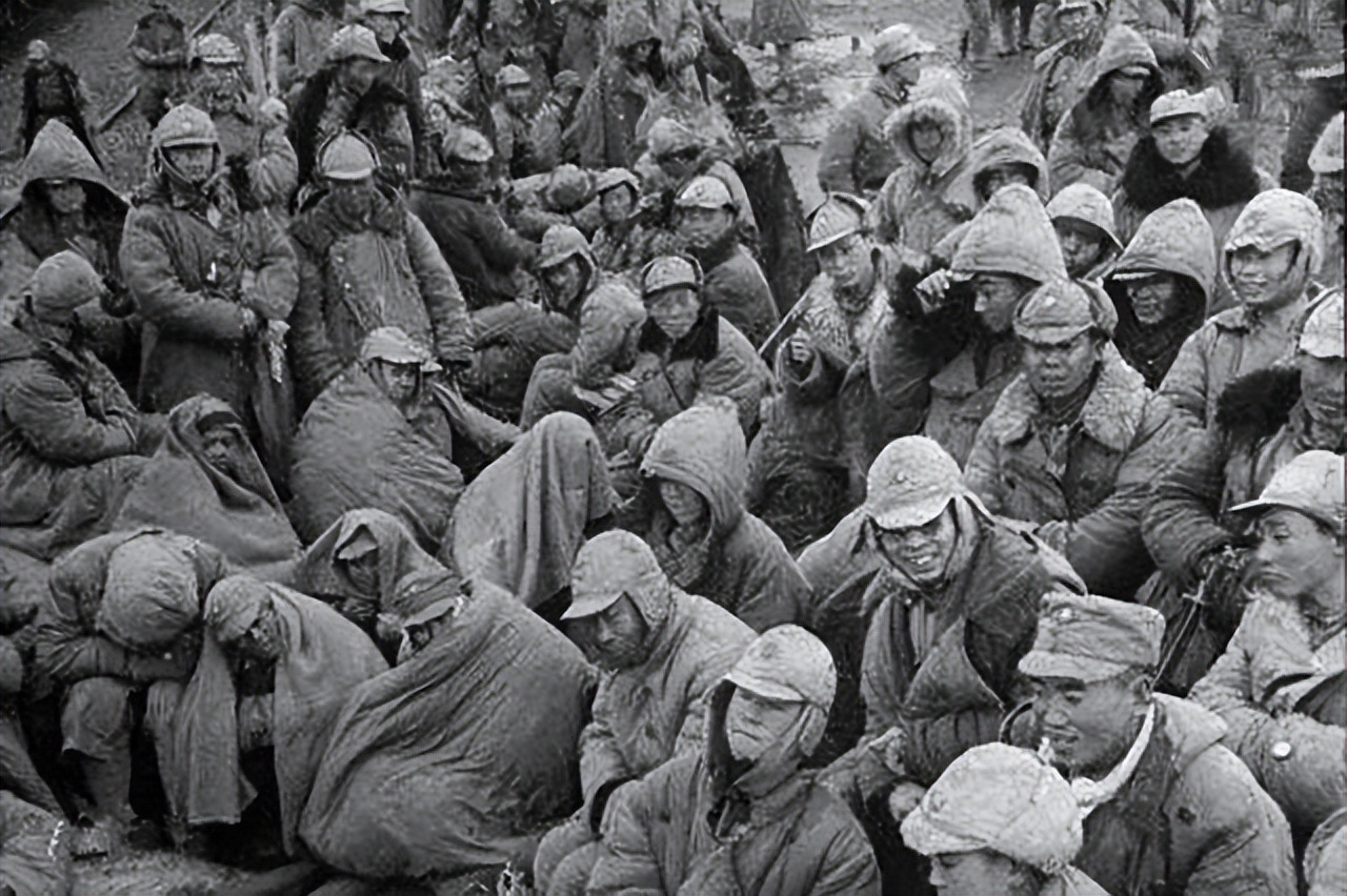 淮海战役中,一国军士兵扛走解放军一麻袋馒头,带回来一个排投诚