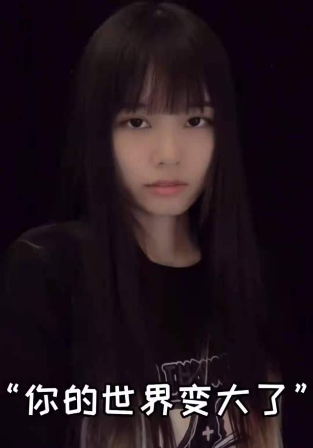 火线妹照片都是反向p的?高颜值小细腿不真实,爆出素颜照后傻了