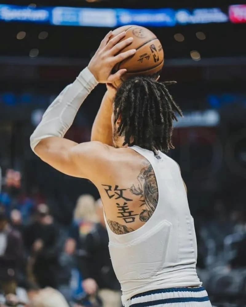 阿隆-戈登10 个纹身秘密:中字改善,颈部皇冠这些图案有何意义?