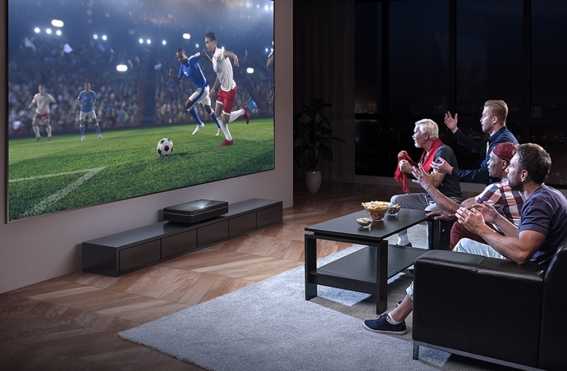 看球赛当然要更沉浸!巨幕激光电视长虹d6u陪你度过球赛季