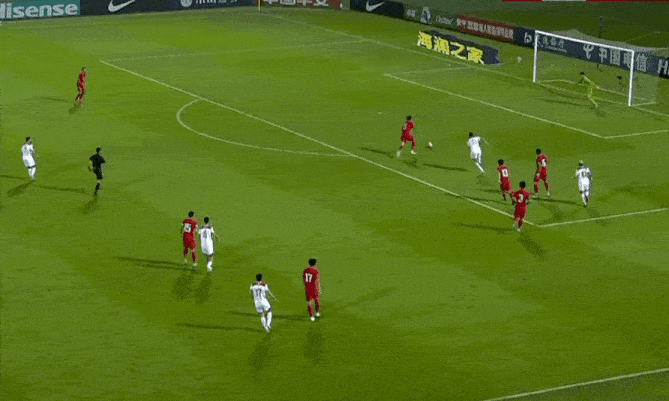 但是在1:0的情况下后防蒋光太和张琳苖诡异丢球,导致比分一度被扳平