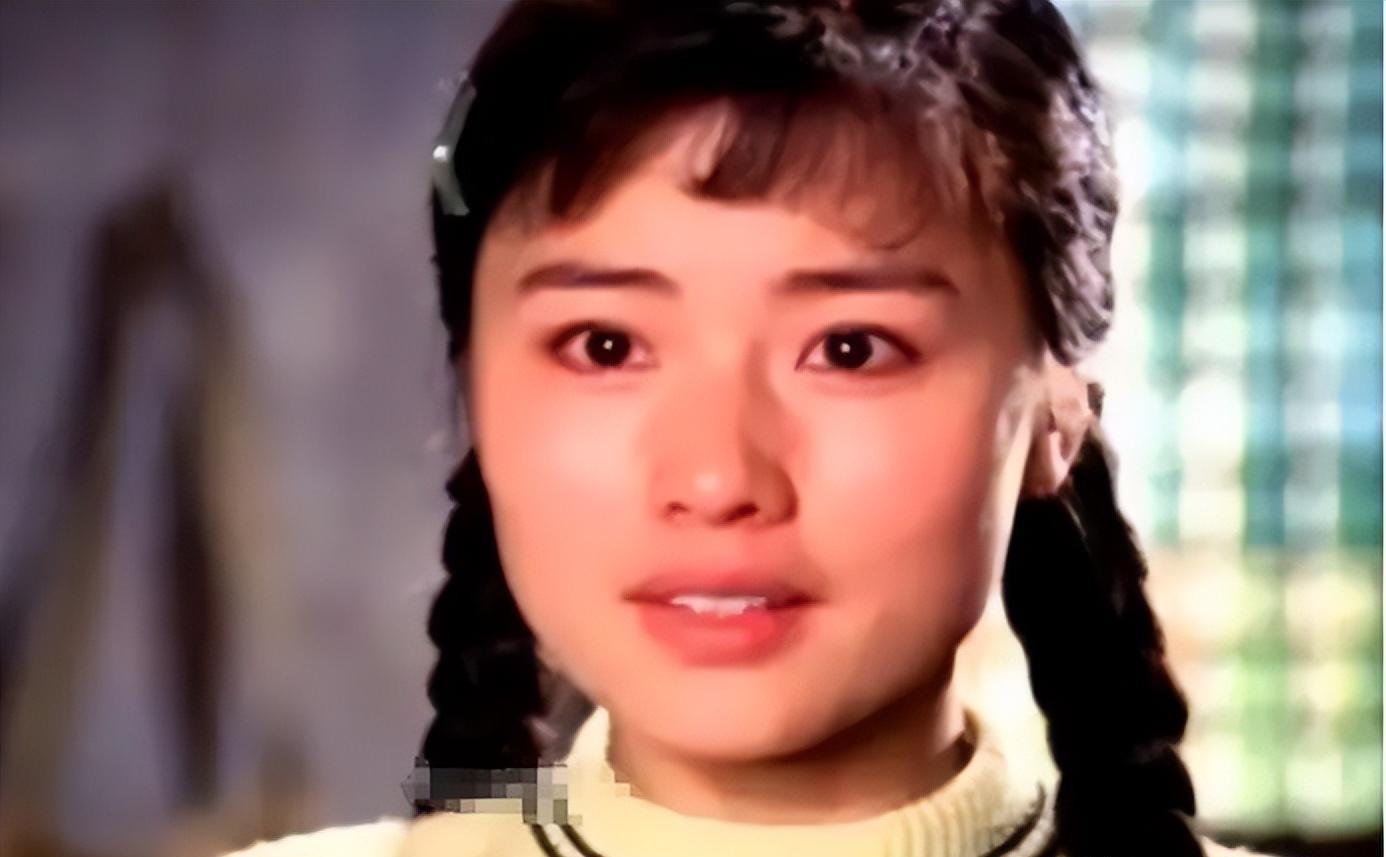 一嫁演员祝延平,二嫁杜淳老爸杜志国的她,如今与儿子相依为命