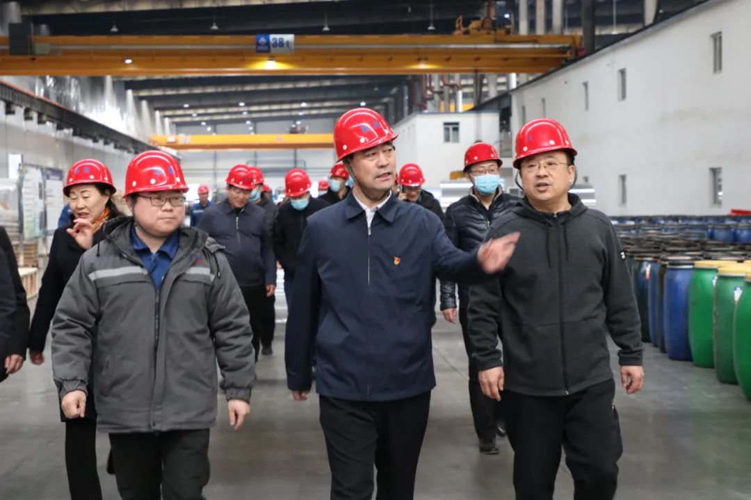 市委书记吕国华调研工矿企业