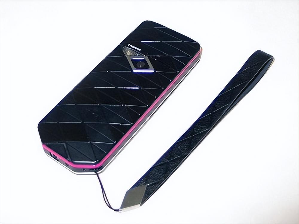 菱形结合之美——诺基亚7500手机