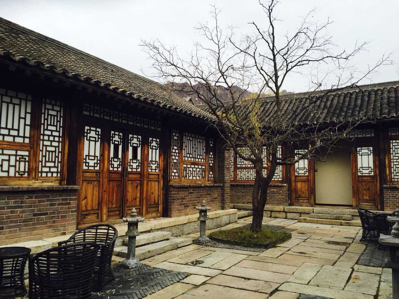 德阳有处巨富豪宅,主人家族世代耕居于此,距德阳市25公里