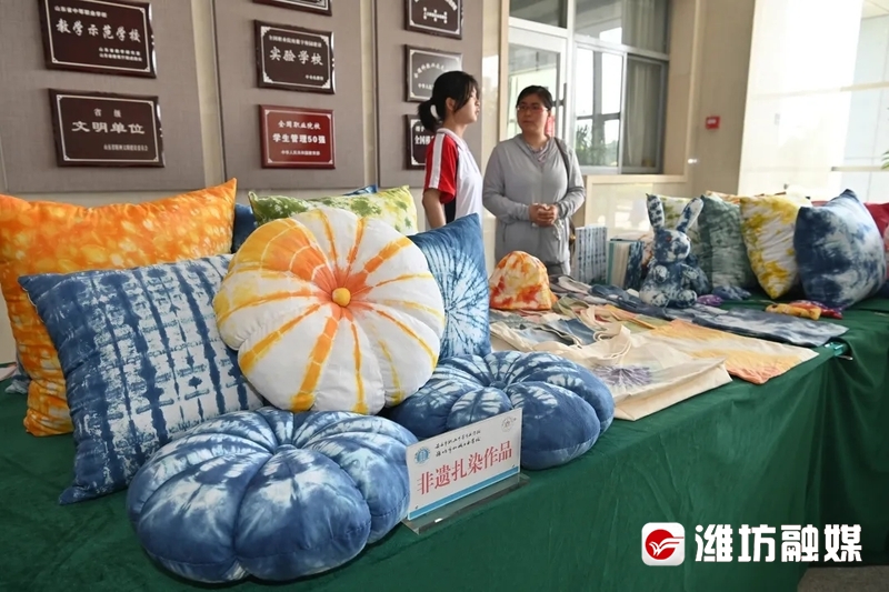 安丘市职业中专举行"手造大集"展览