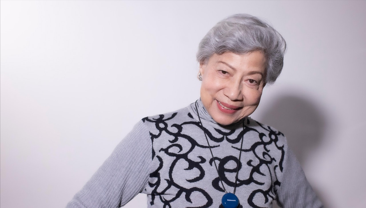 "龙婆"罗兰专访:87岁高龄拍戏至凌晨2点,不要求提前收工