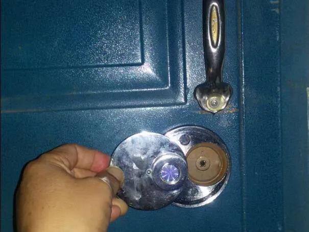 锁孔被灌502胶怎么办?