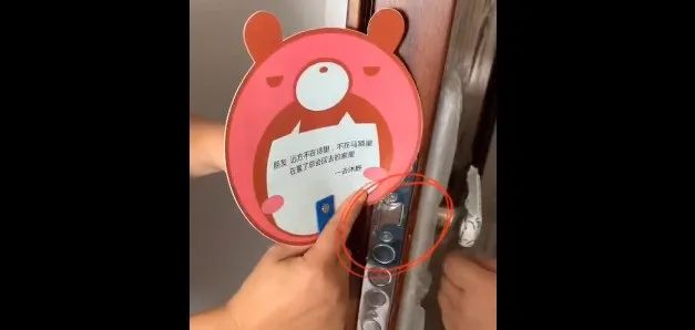 |真不是魔术！济南一小区多户防盗门用扇子就能打开