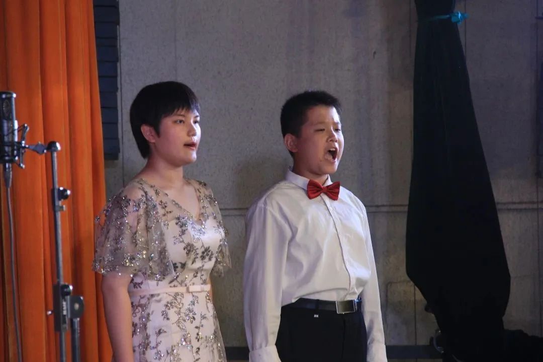忻州市北方中学初一年级举行歌咏比赛