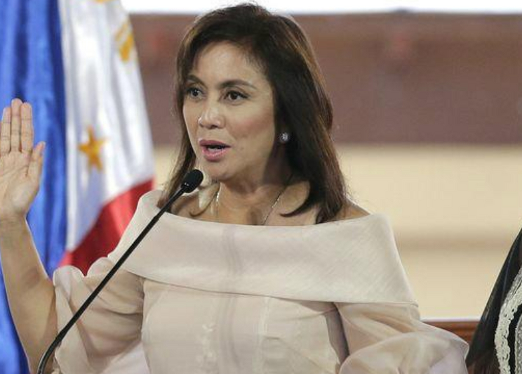 2016年,林丽妮在大选中荣登菲律宾副总统的宝座,消息传到国内,位于