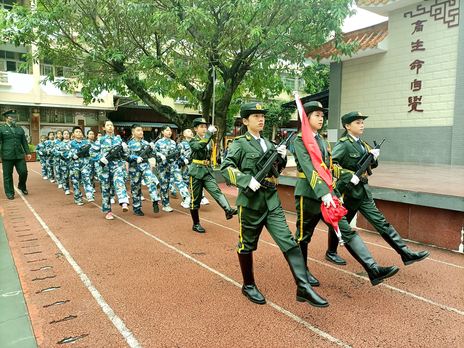 [国防教育]端州区中小学组建国旗班,开展国旗班训练!