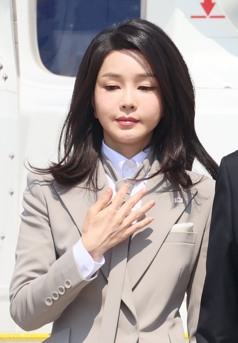 韩国第一夫人金建希整容换脸简历造假婚后无子果然好媳妇