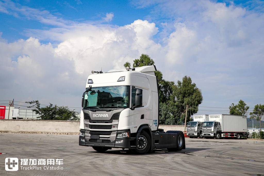 前后全气囊,驾驶室配置也高端,这是国内斯堪尼亚单驱车天花板?