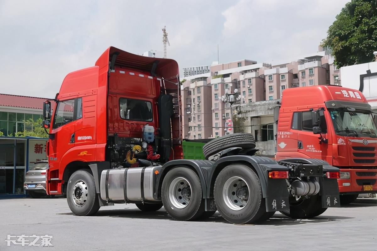 搭载460马力玉柴发动机,解放天v牵引车只要28.8万